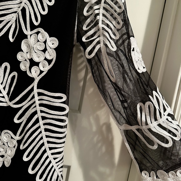 Black with White ribboned detailed blouse - Picture 4 of 5